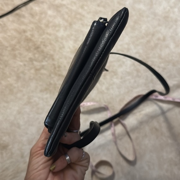 Fossil Black Leather Crossbody Bag
Unisex built in zippered wallet great travel - Picture 11 of 13